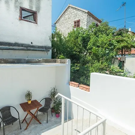 Charming Old Stone House شقة